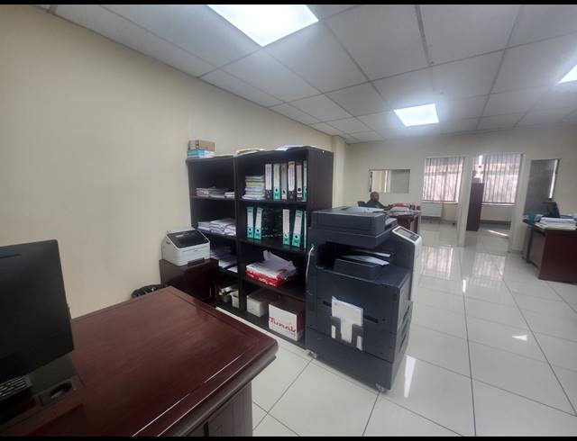 72M² OFFICE TO LET IN VORNA VALLEY